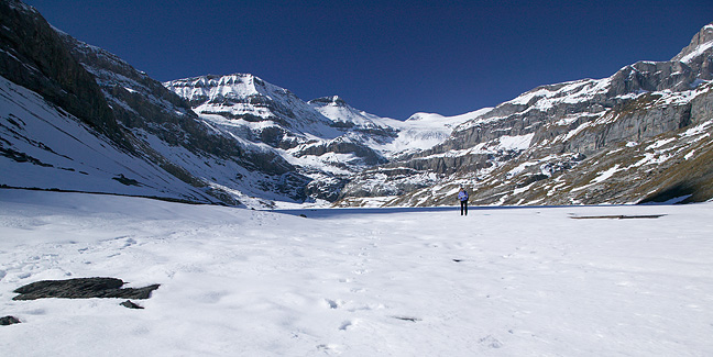 AI.1.00058.0029 / Hiking in the Valais