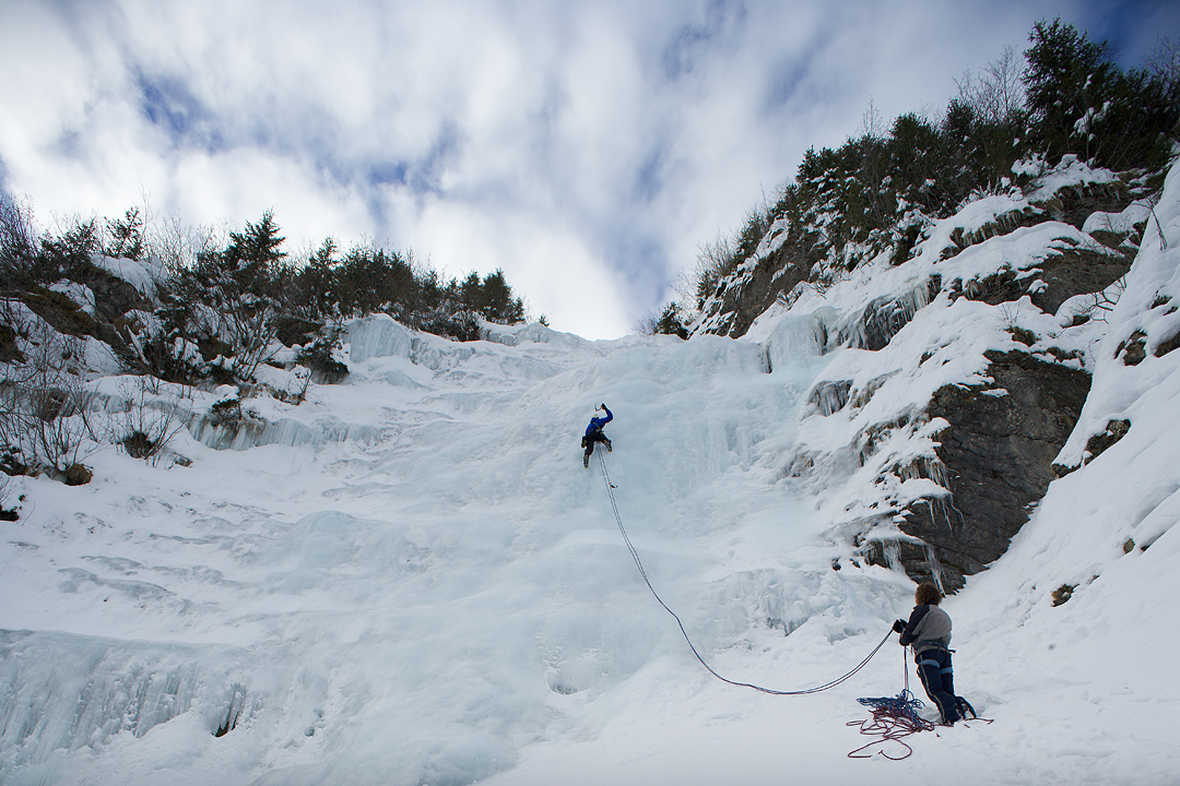 AI.1.00140.0001 / Ice climbing in the French Alps