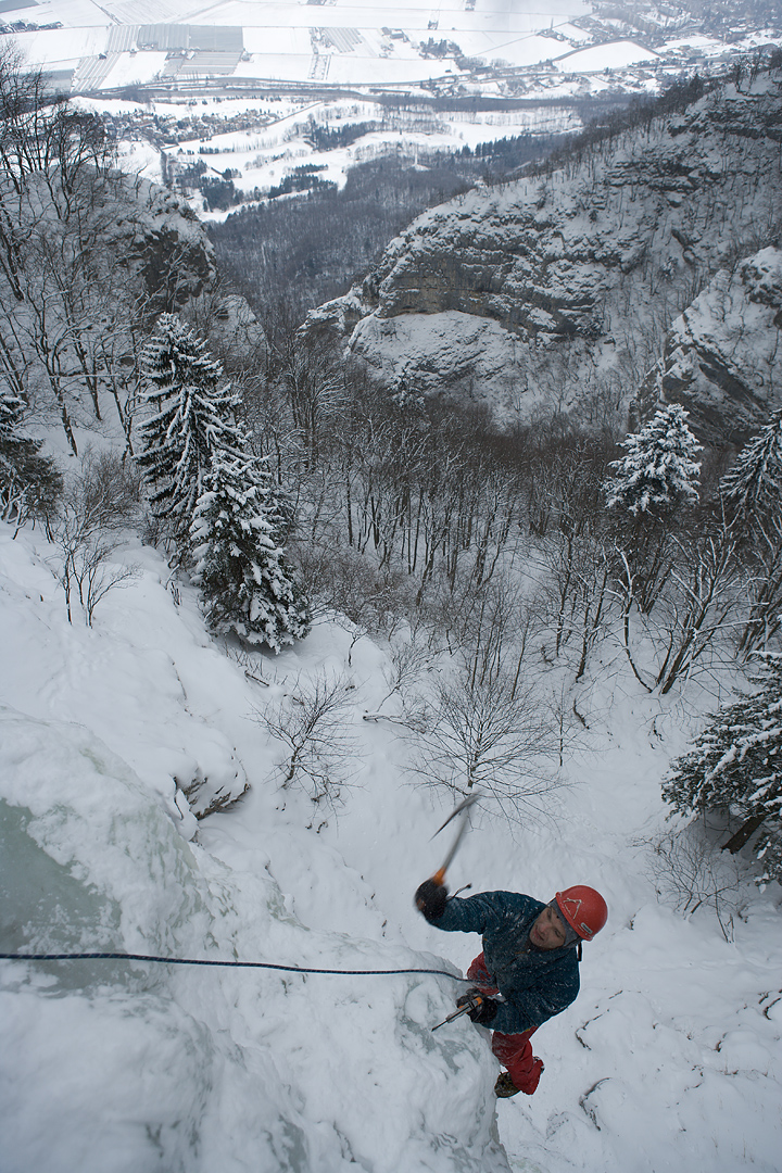 AI.1.00140.0008 / Ice climbing at the Salève crags